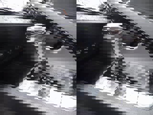 Used 2023 Hyundai Elantra Limited image 11