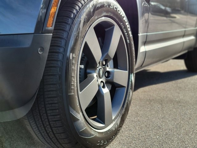 Used 2025 Land Rover Defender 110 S image 46