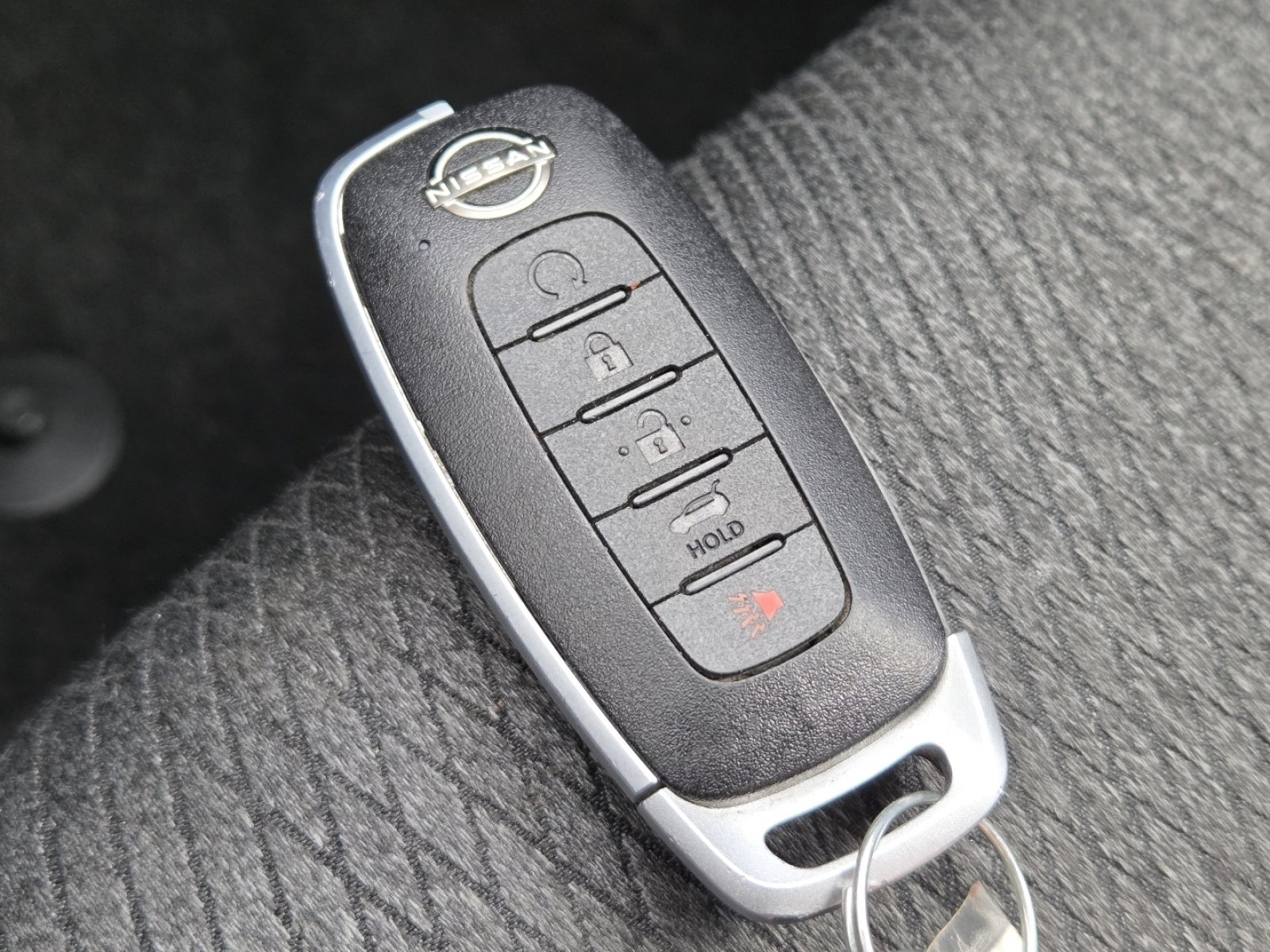 Used 2025 Nissan Rogue SV FWD image 32
