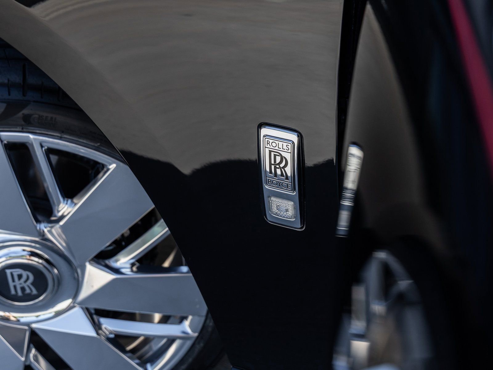 Certified 2025 Rolls-Royce Cullinan image 16