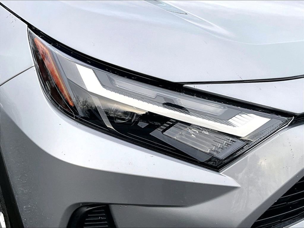 Used 2022 Toyota RAV4 XLE image 28