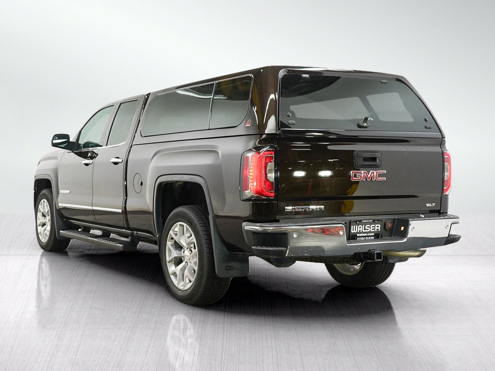 Used 2018 GMC Sierra 1500 SLT w/ SLT Preferred Package AWD/4WD image 3