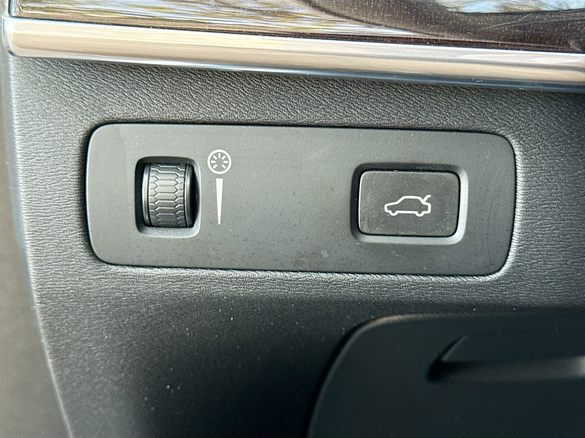 Used 2019 Volvo XC90 T6 Momentum w/ Protection Package Premier image 35