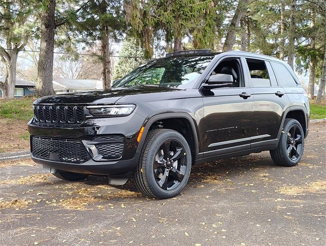 New 2025 Jeep Grand Cherokee Altitude image 11