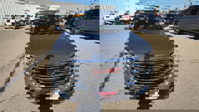 Used 2023 GMC Terrain SLT w/ Infotainment Package II FWD image 3