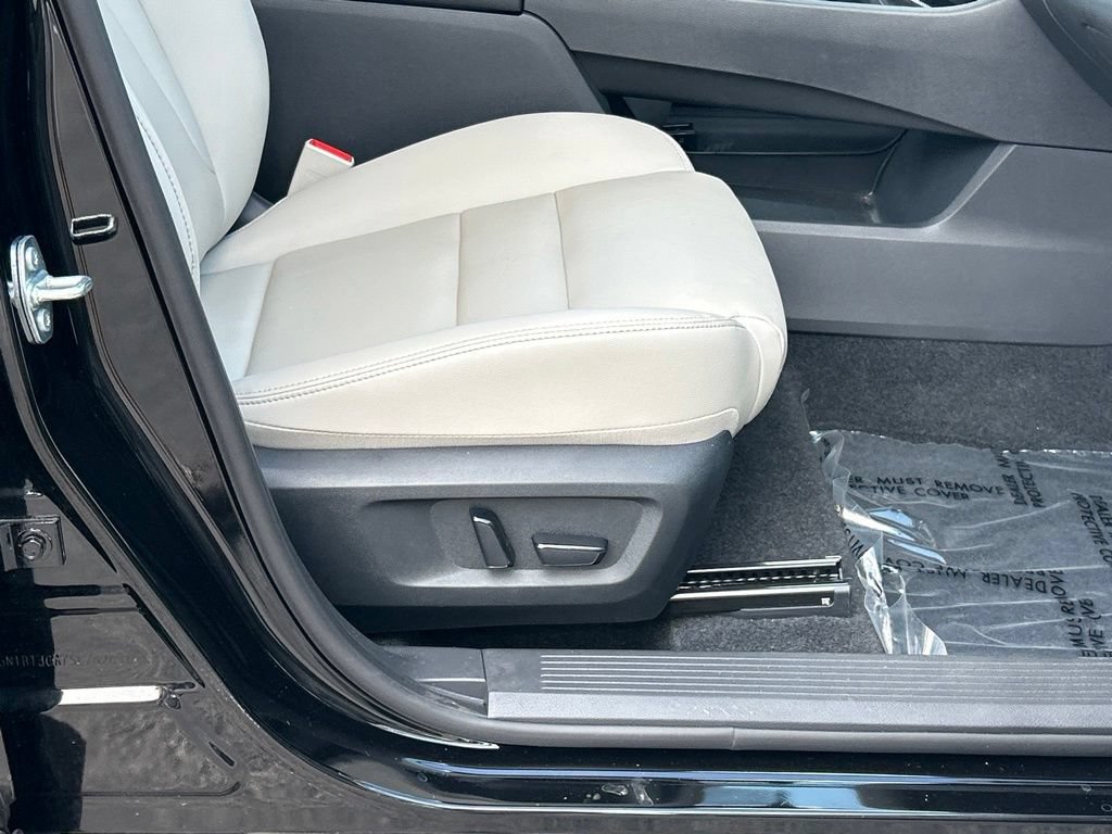 Certified 2025 Nissan Rogue SL FWD image 42