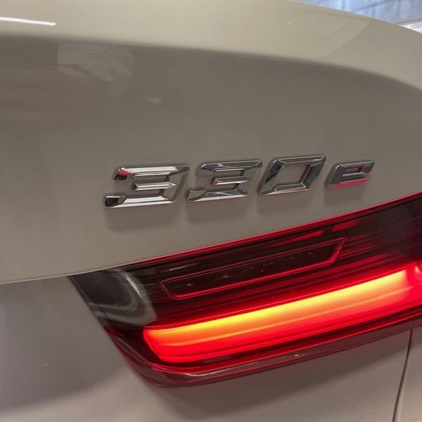 Used 2022 BMW 330e xDrive w/ Driving Assistance Package image 9