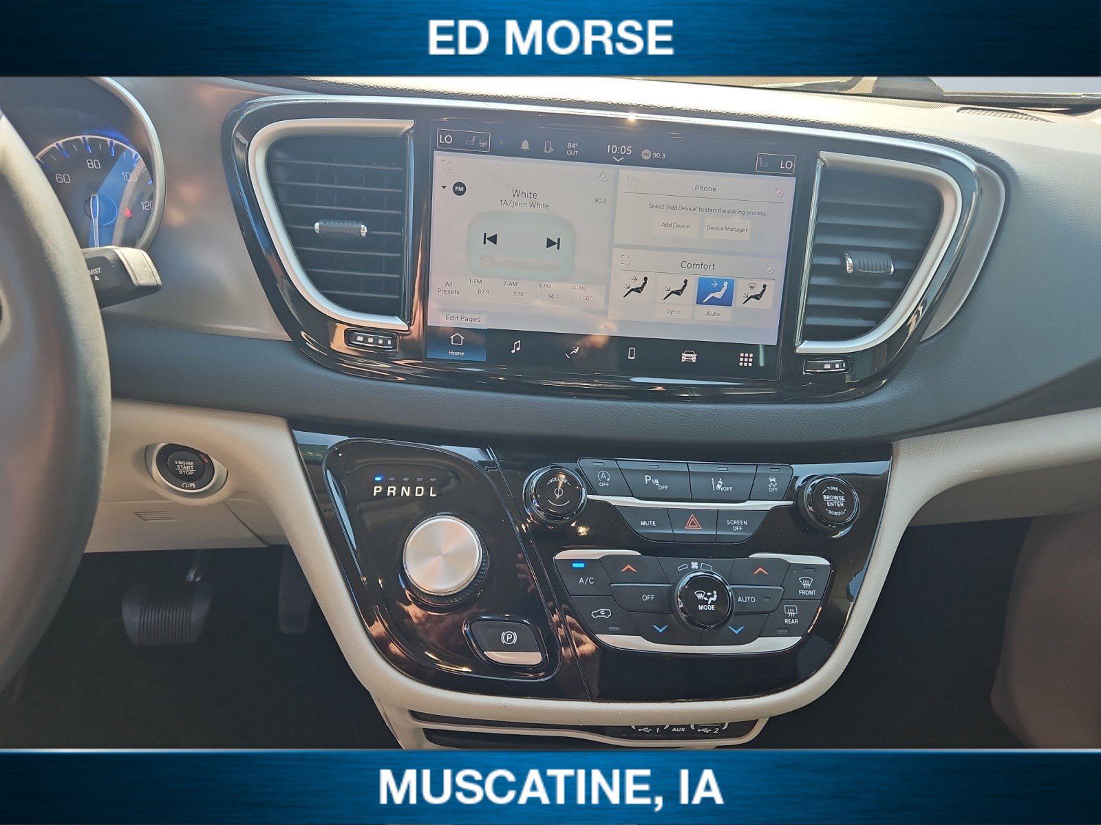 Used 2023 Chrysler Pacifica Touring-L FWD image 15
