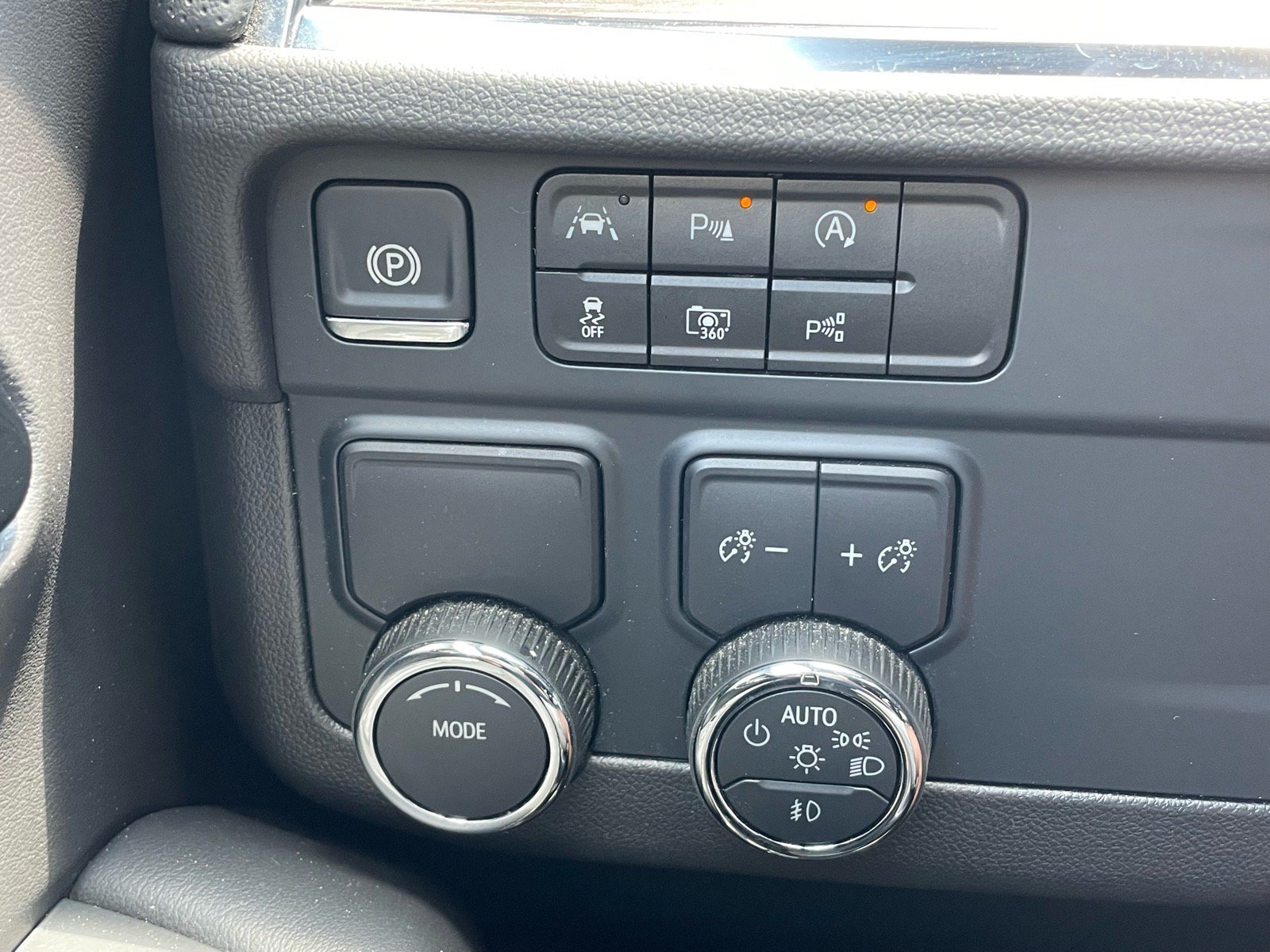 Used 2025 Chevrolet Tahoe Premier RWD image 18