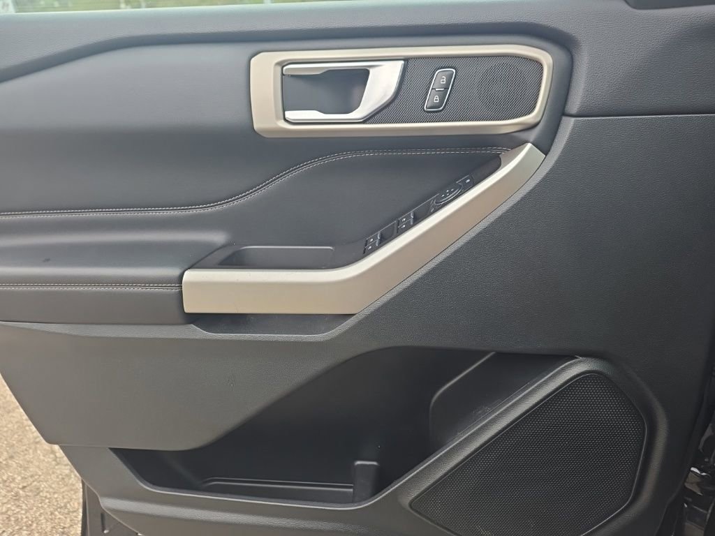 Used 2023 Ford Explorer XLT image 14