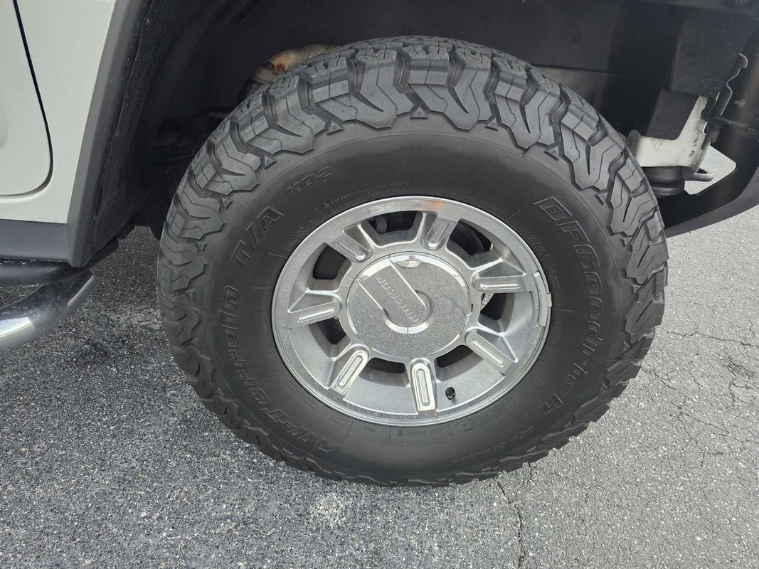 Used 2005 HUMMER H2 w/ Preferred Equipment Group image 14