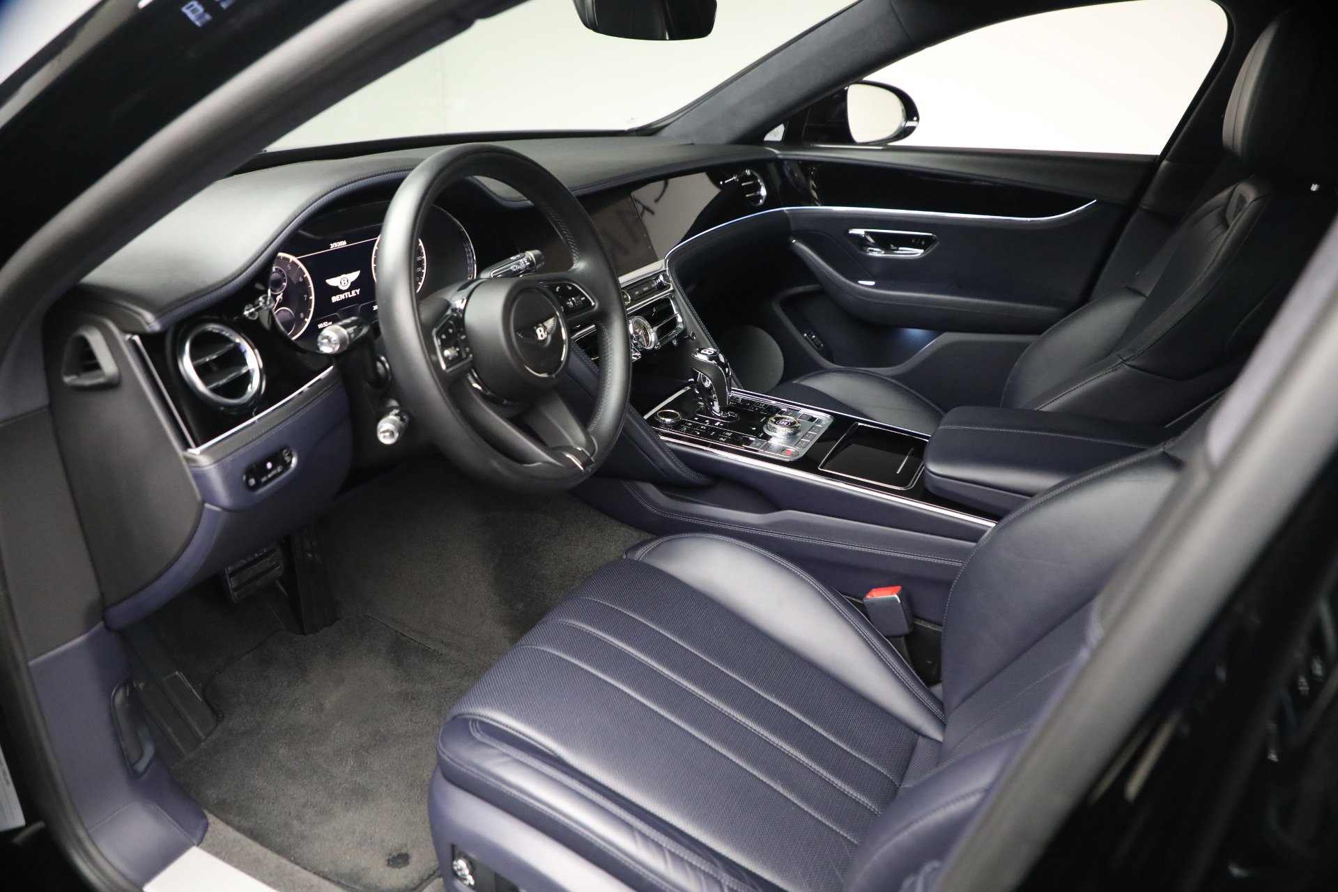 Used 2023 Bentley Flying Spur V8 image 19