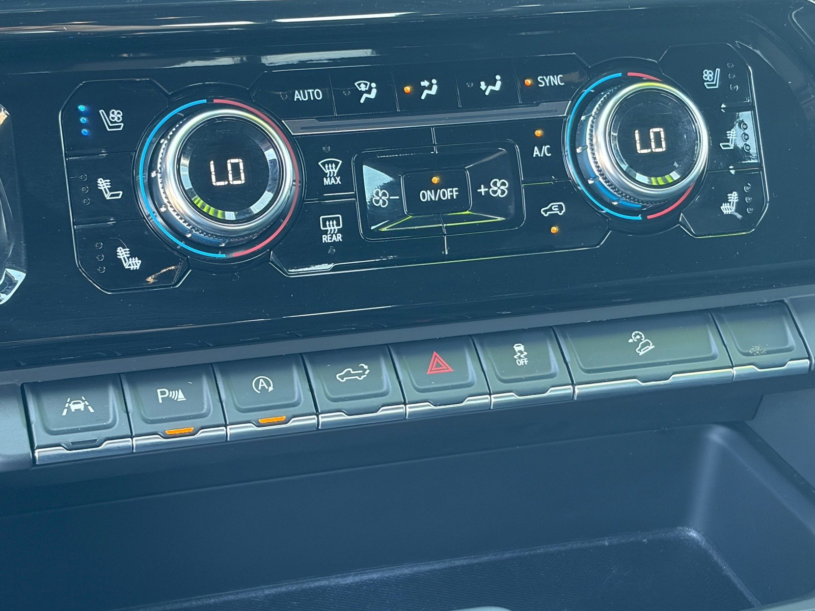 Used 2024 GMC Sierra 1500 AT4 w/ Technology Package image 26