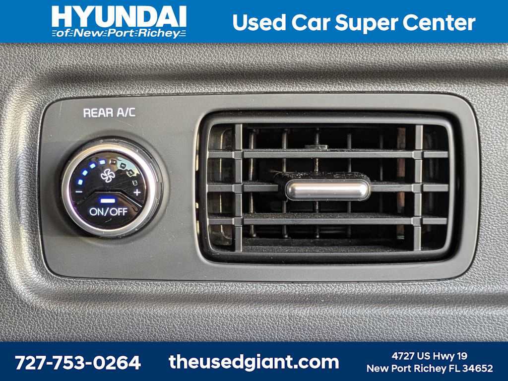 Used 2025 Hyundai Santa Fe SEL w/ Tow & Go Package FWD image 17