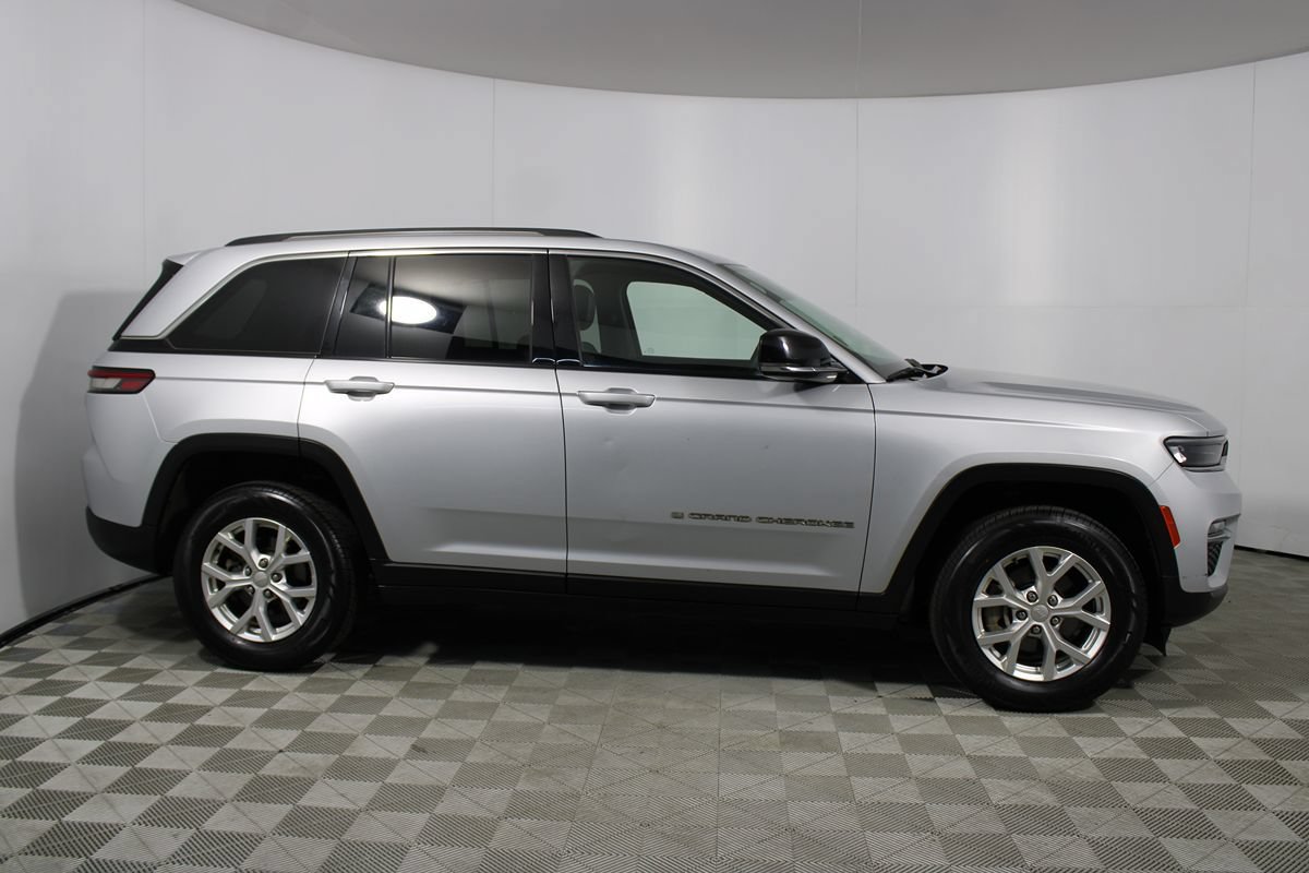 Used 2023 Jeep Grand Cherokee Limited AWD/4WD image 42