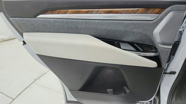 Used 2026 Cadillac Escalade Platinum Sport AWD/4WD image 32
