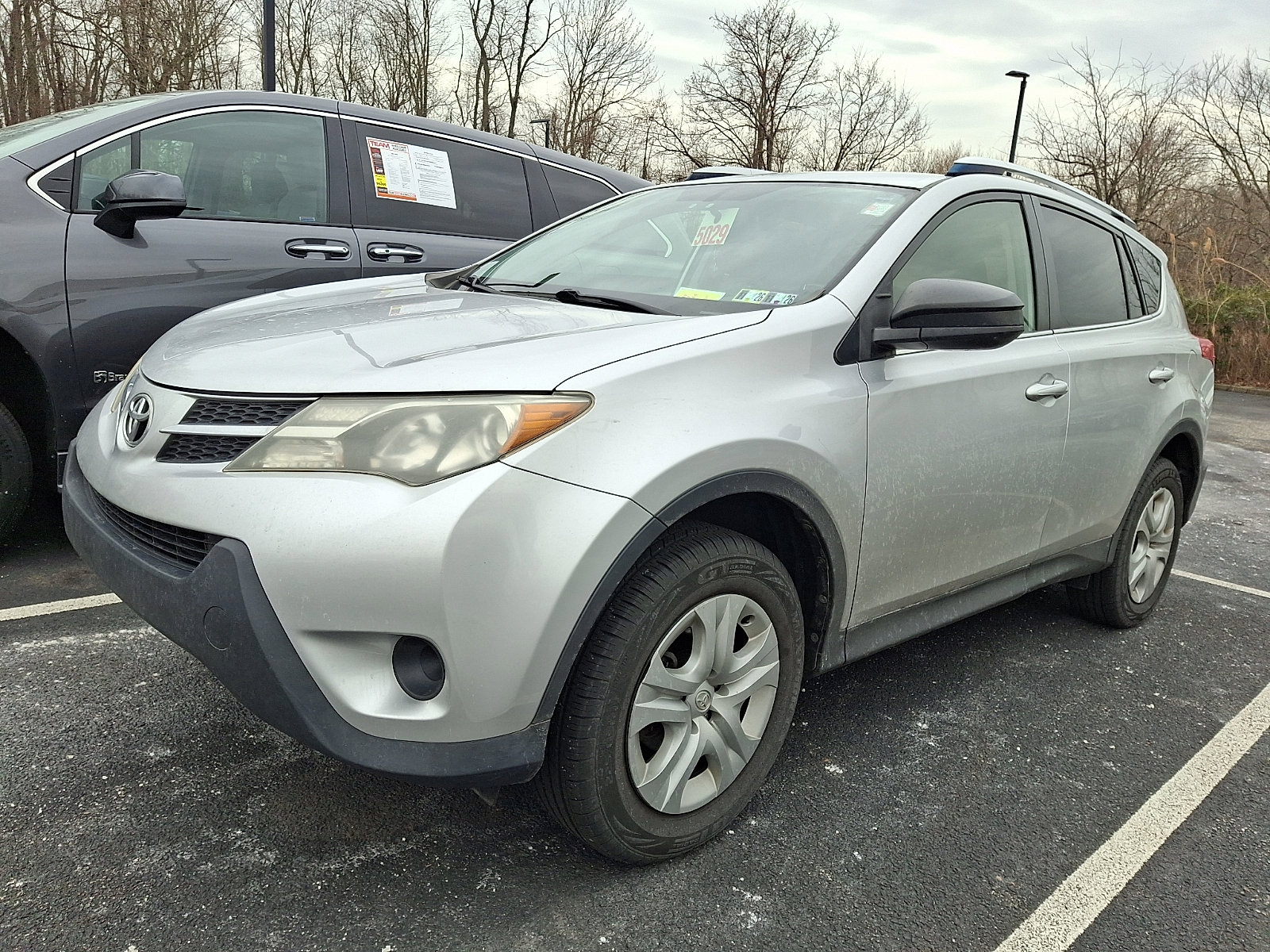 Used 2013 Toyota RAV4 LE image 2