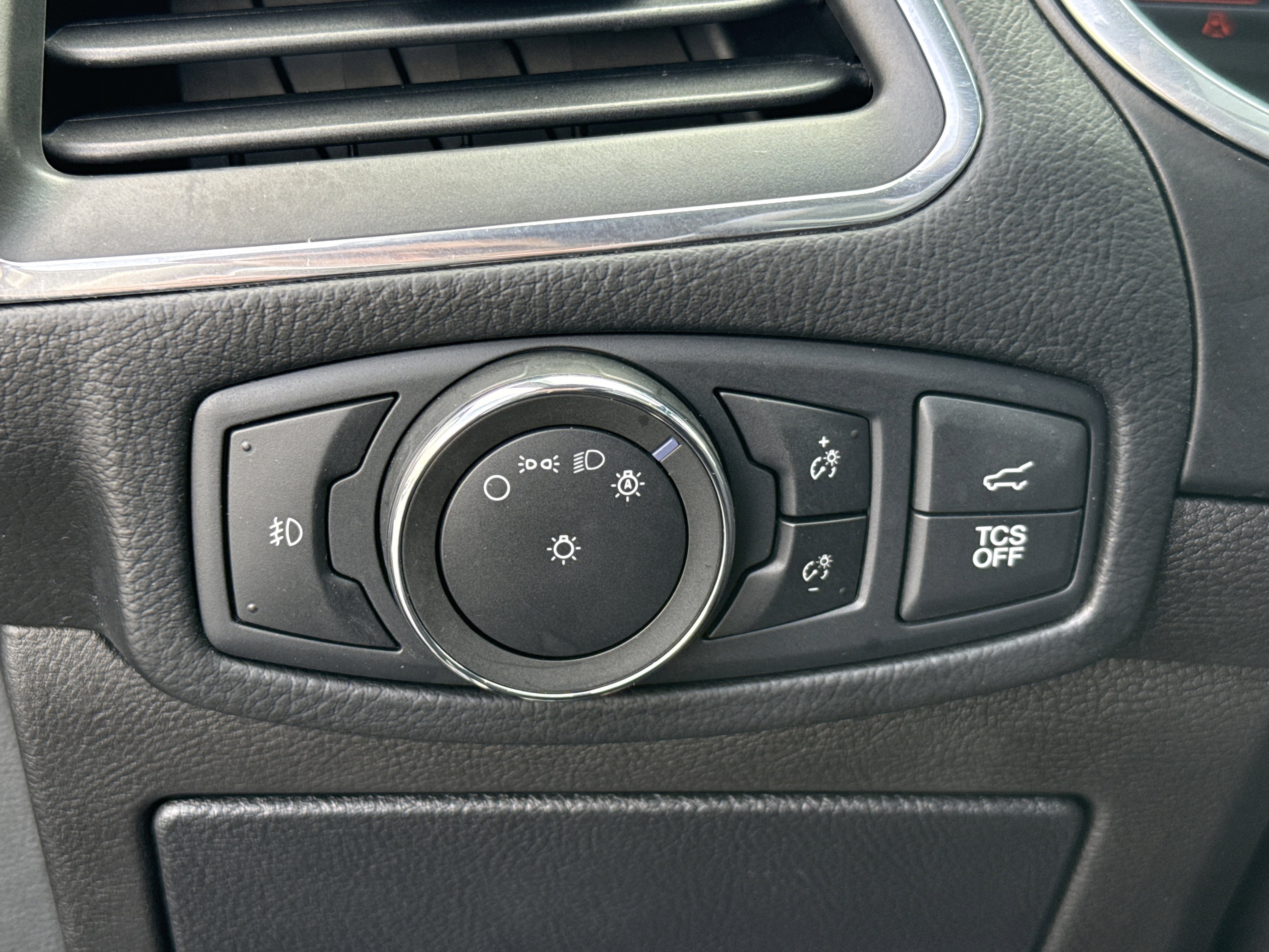 Certified 2019 Ford Edge Titanium w/ Equipment Group 301A image 26