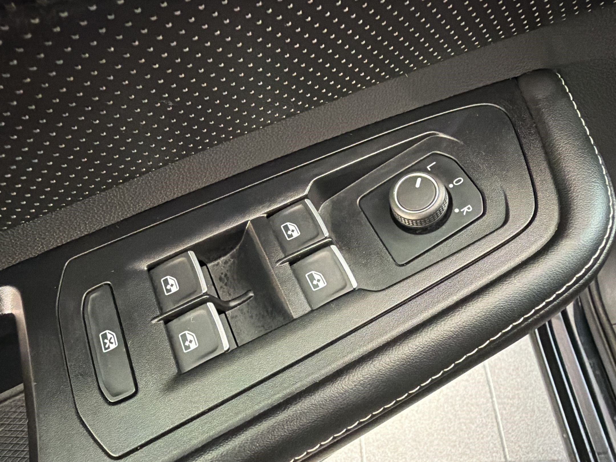 Used 2024 Volkswagen Atlas SE FWD image 15
