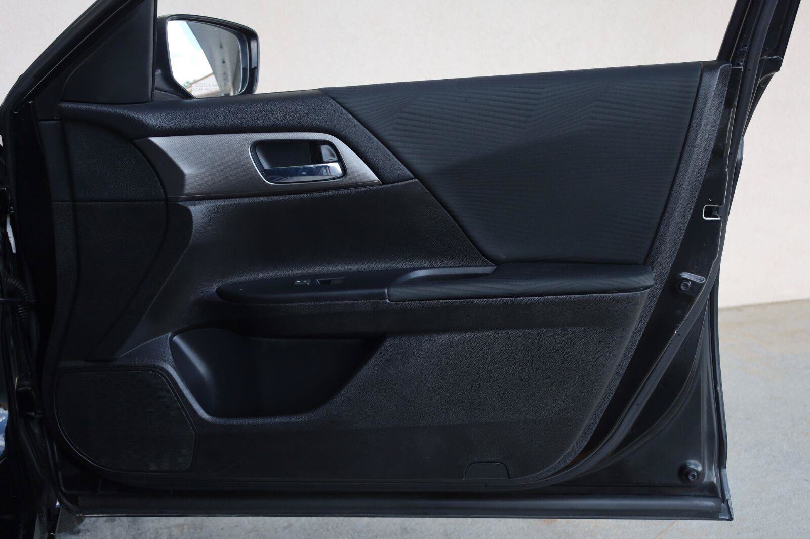 Used 2015 Honda Accord LX image 25