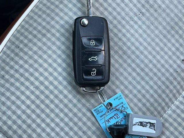 Used 2016 Volkswagen Beetle 1.8T Classic FWD image 27