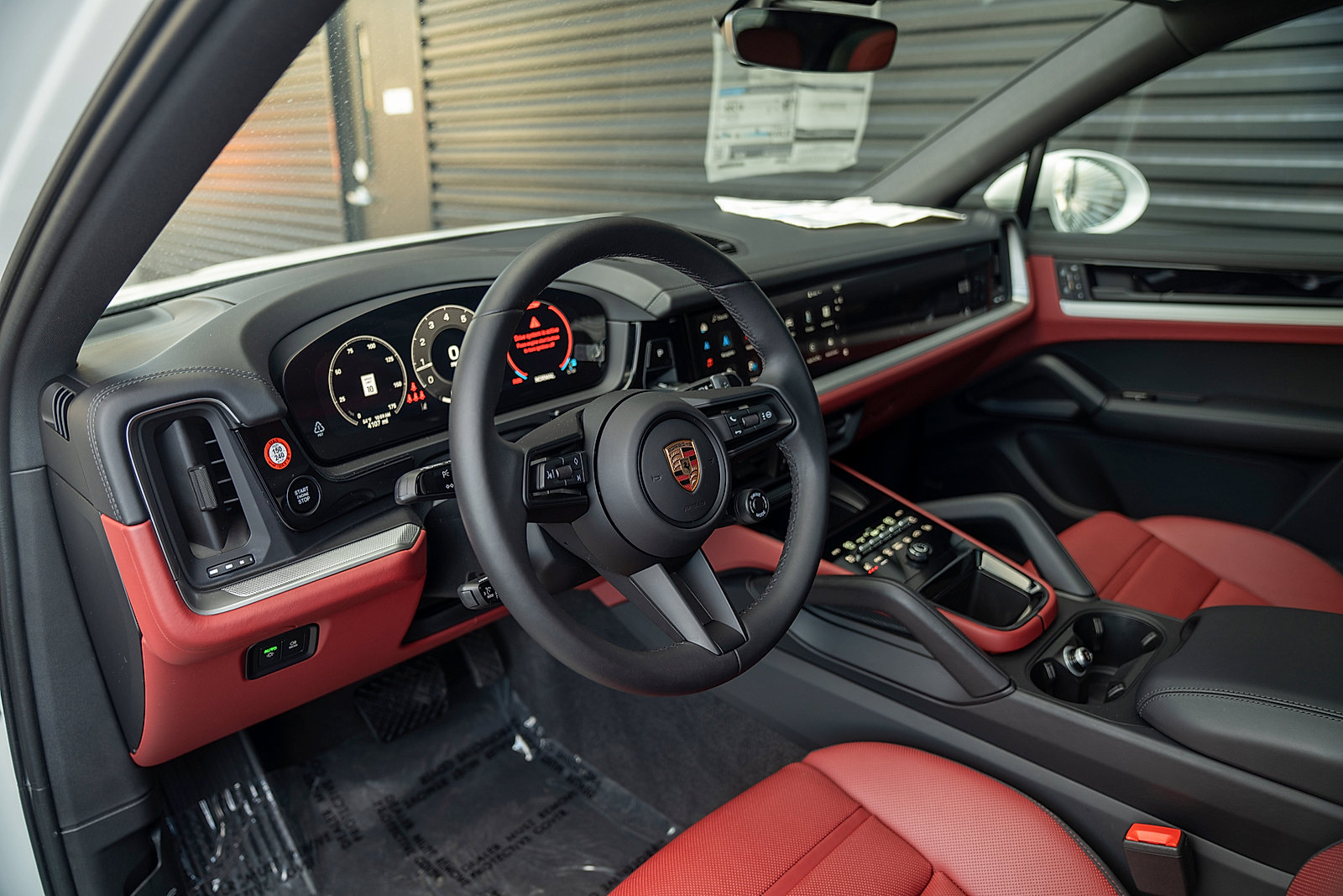 Certified 2025 Porsche Cayenne Coupe image 4