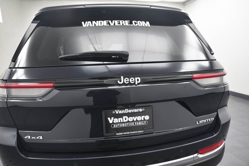 Used 2024 Jeep Grand Cherokee Limited image 7