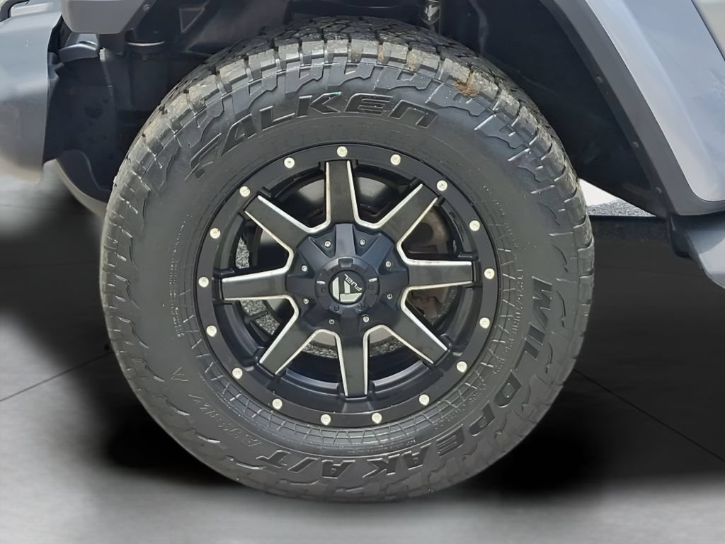 Used 2020 Jeep Gladiator Overland w/ Dual Top Group AWD/4WD image 39