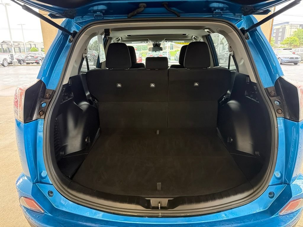 Used 2018 Toyota RAV4 XLE AWD/4WD image 21