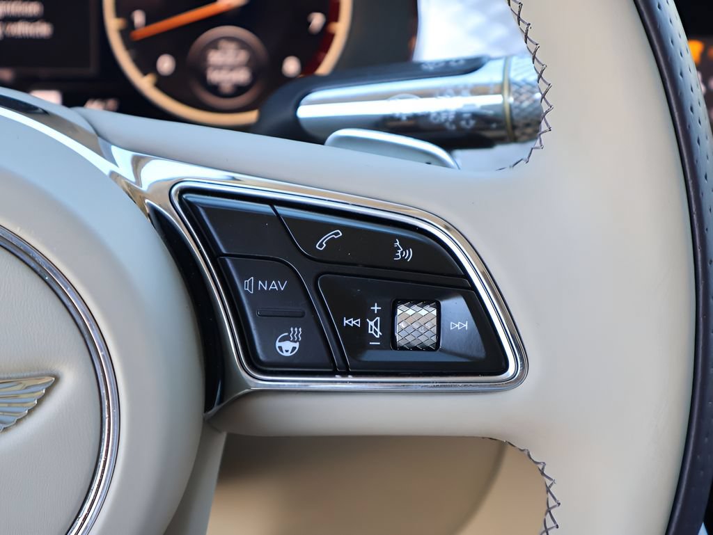 Used 2023 Bentley Flying Spur Azure AWD/4WD image 37