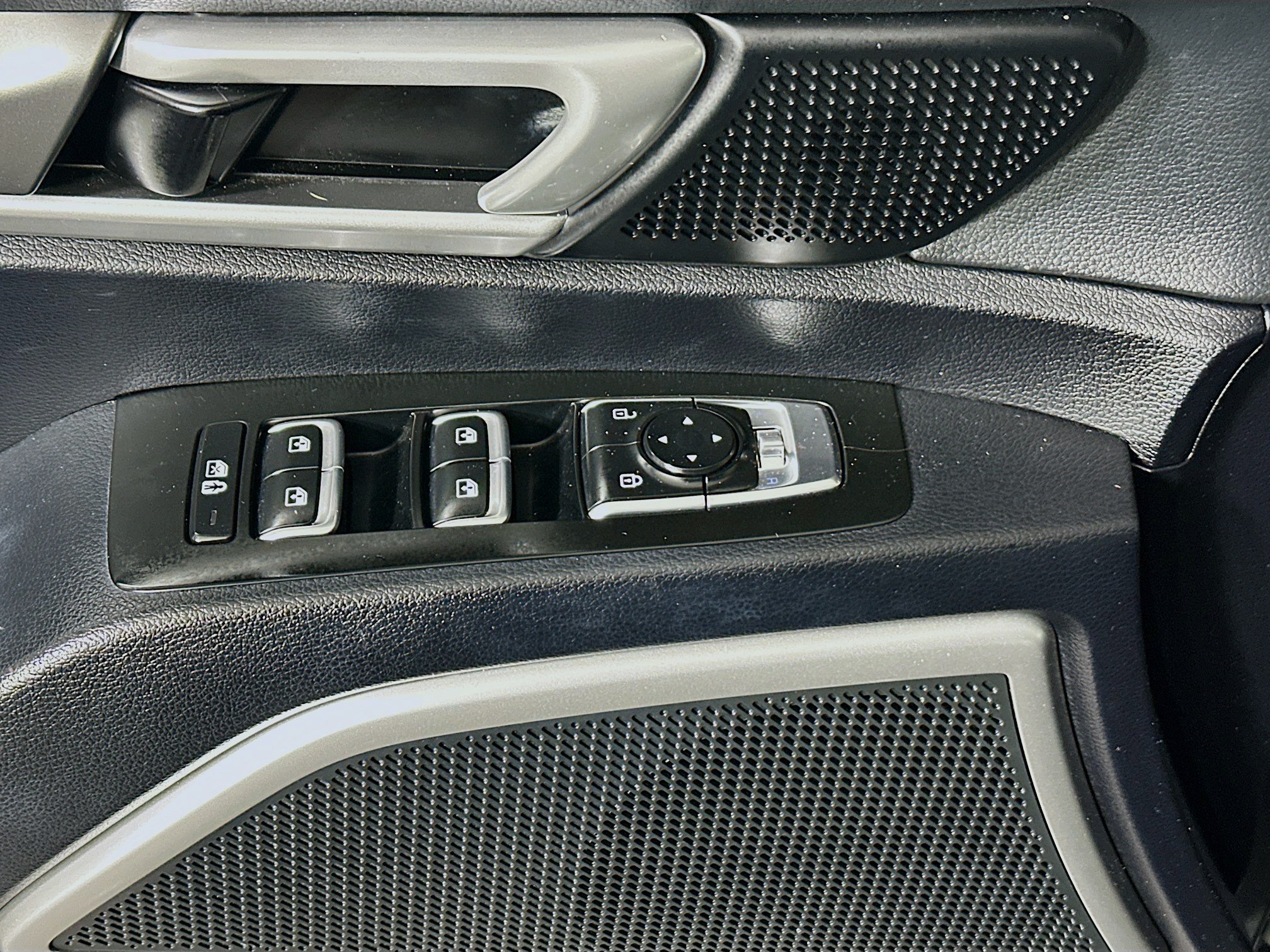 Used 2022 Kia Telluride LX FWD image 14