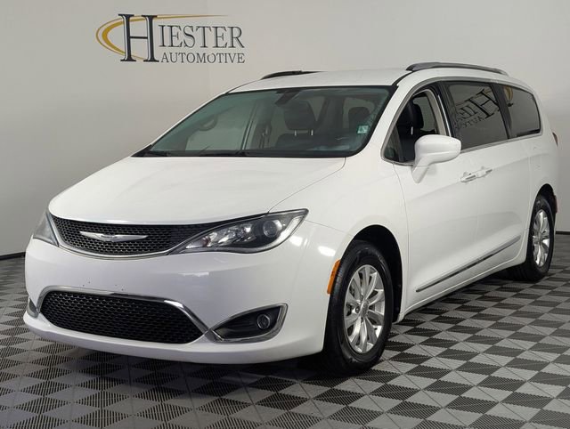 Used 2019 Chrysler Pacifica Touring-L image 4