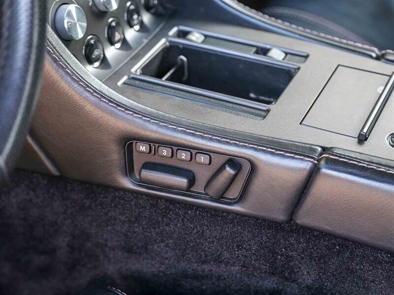Used 2008 Aston Martin V8 Vantage Roadster RWD image 35