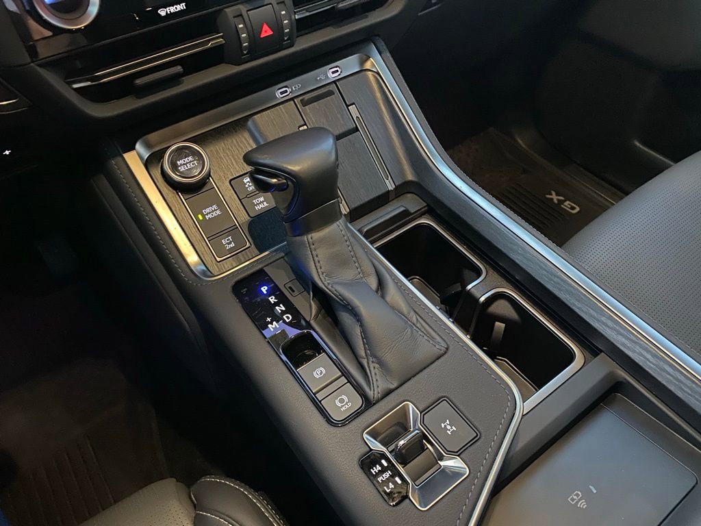 Used 2024 Lexus GX 550 w/ Accessory Package (Z1) image 19