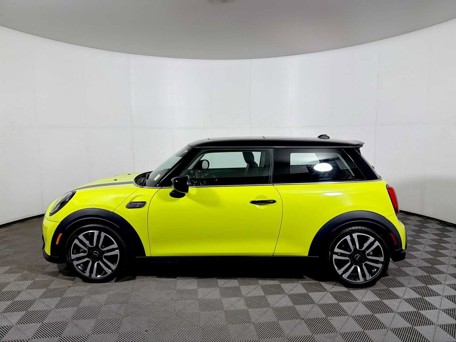 Used 2023 MINI Cooper S w/ Signature Upholstery Package FWD image 4