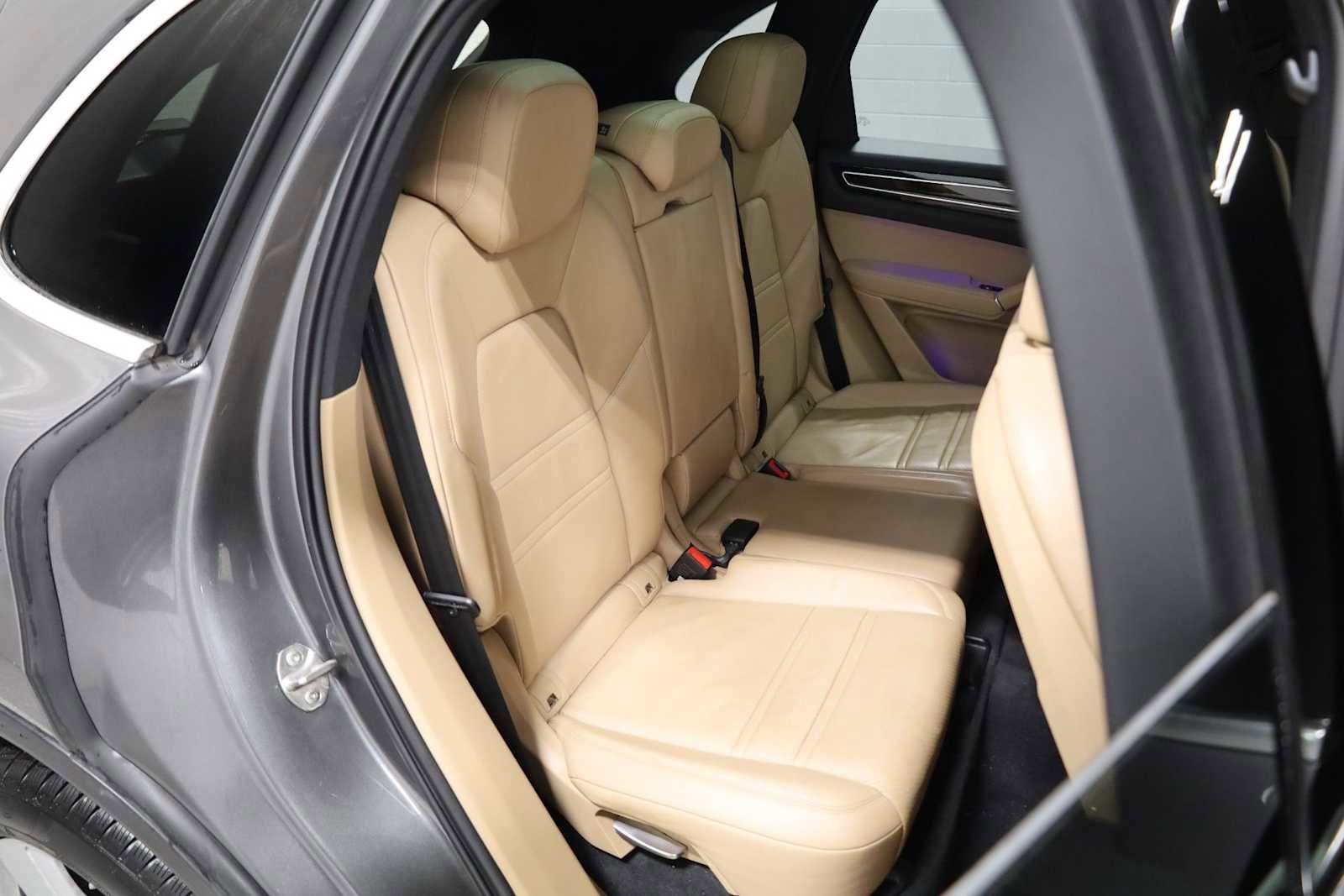 Used 2019 Porsche Cayenne image 37