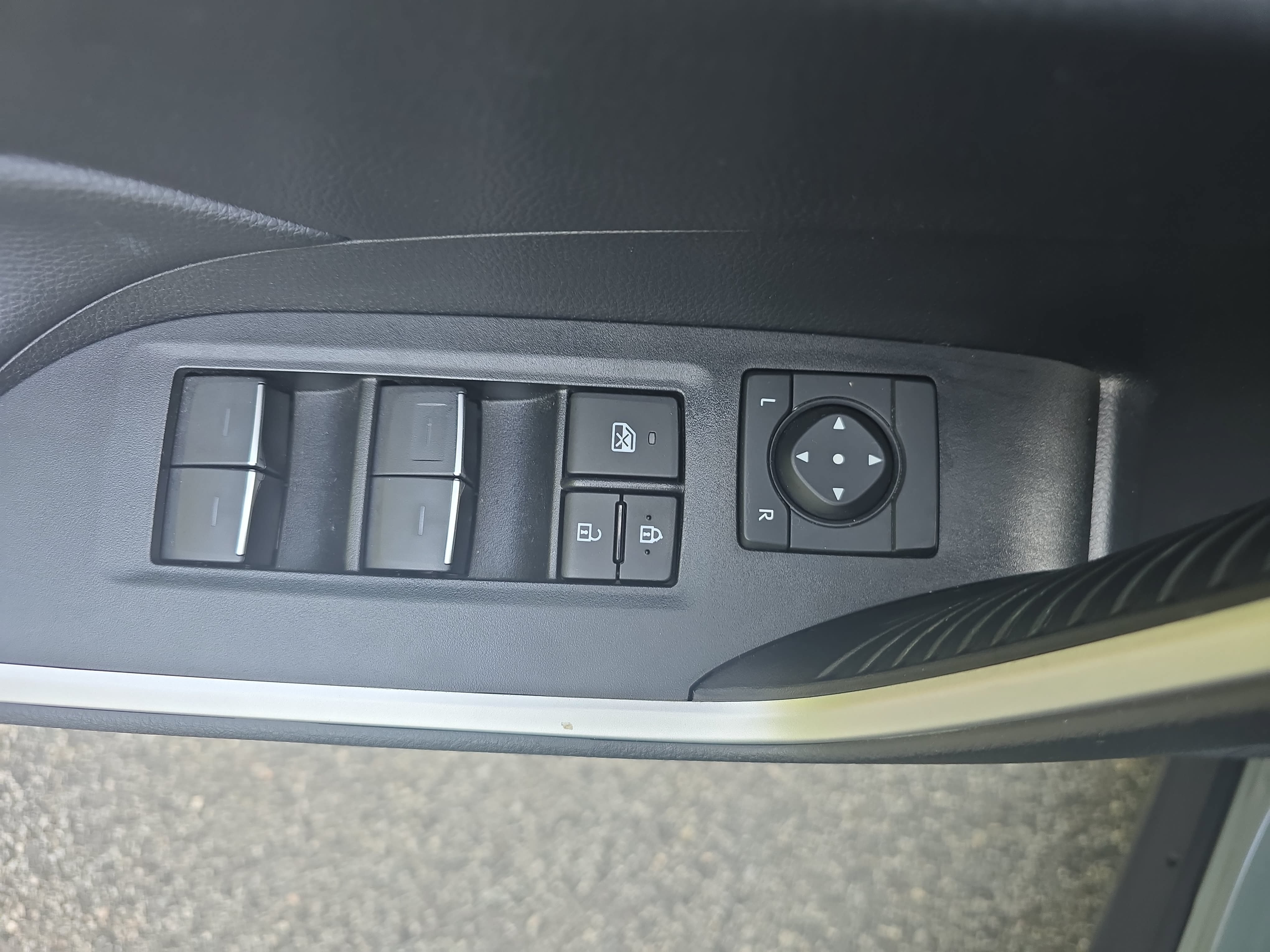 Used 2023 Toyota RAV4 XLE AWD/4WD image 25