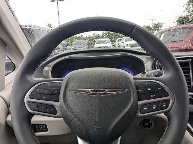 Certified 2024 Chrysler Pacifica Touring-L FWD image 25