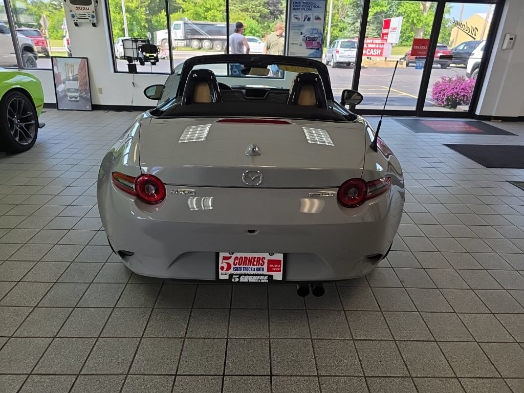 Used 2024 MAZDA MX-5 Miata Grand Touring w/ Weather Package RWD image 4