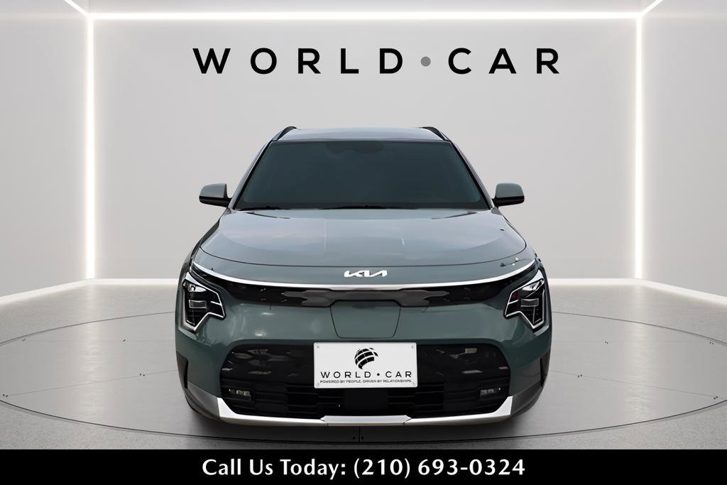 Certified 2024 Kia Niro Wave FWD image 2