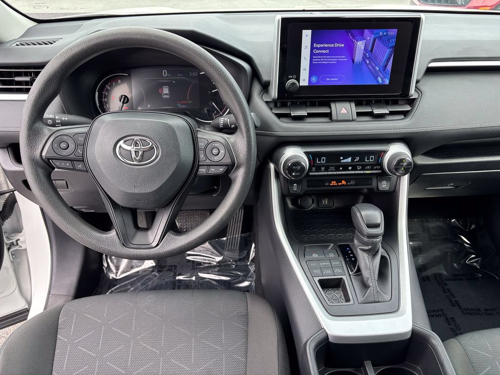 Used 2025 Toyota RAV4 XLE AWD/4WD image 21