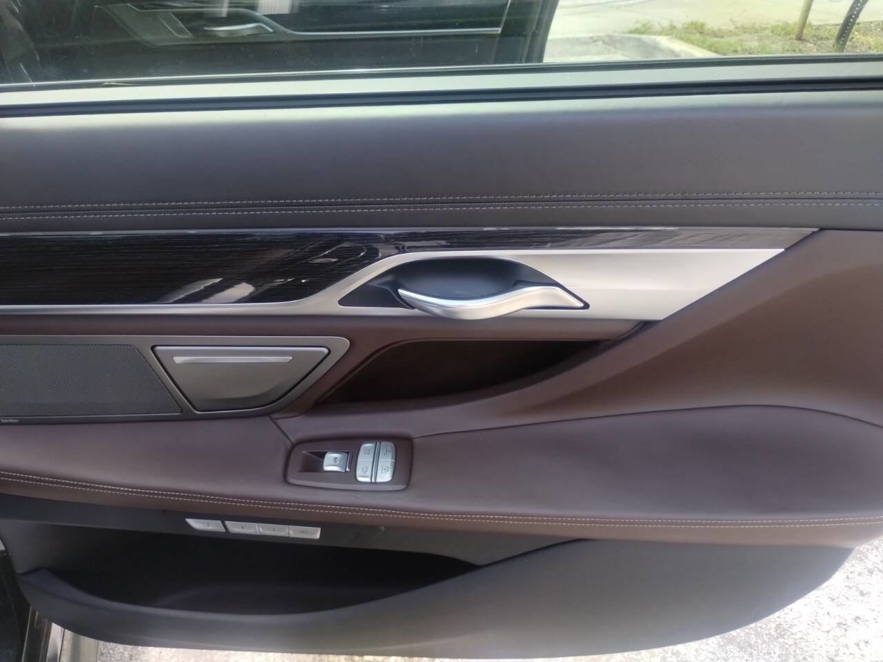 Used 2016 BMW 750i image 32