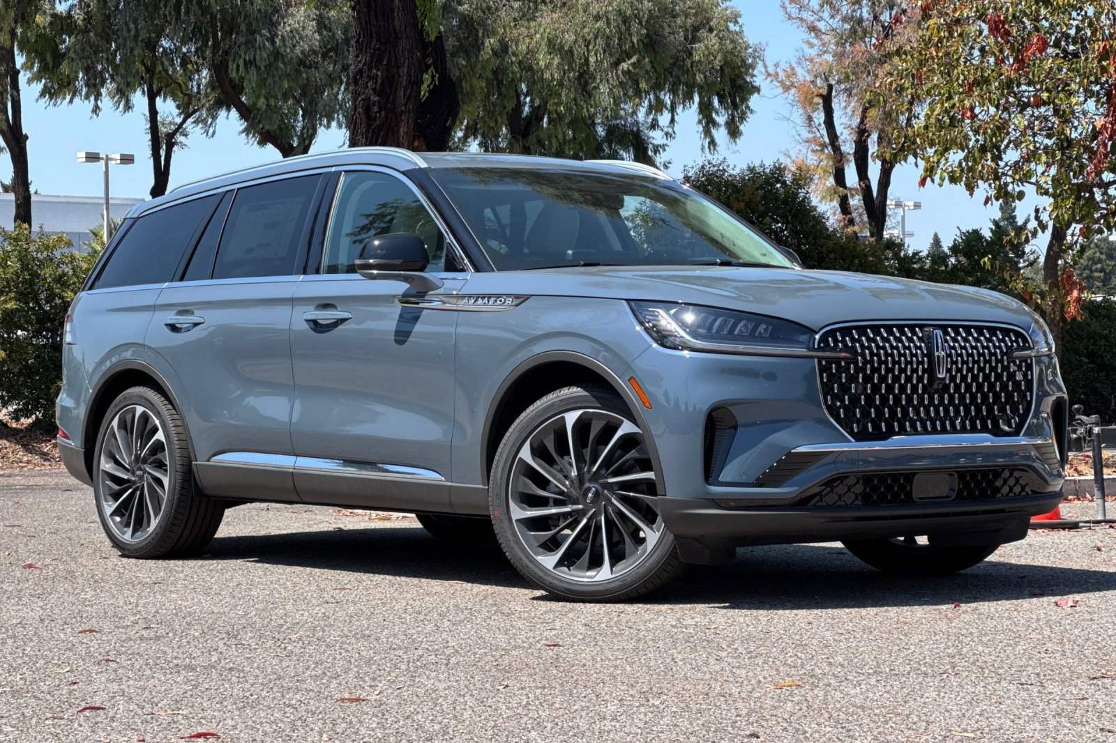 New 2025 Lincoln Aviator Reserve image 2
