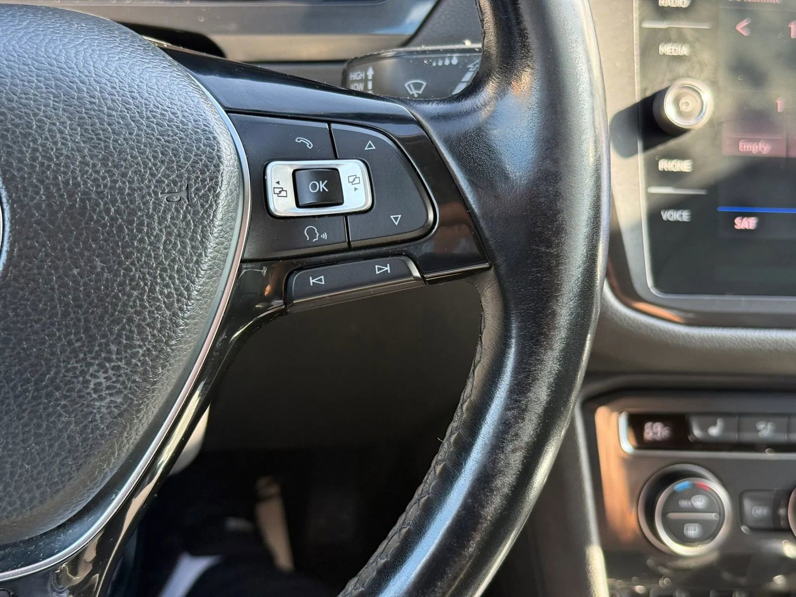 Used 2018 Volkswagen Tiguan SE image 27