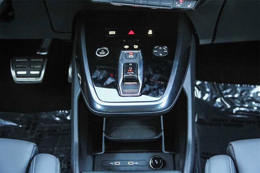 Used 2025 Audi Q4 e-tron Premium Plus w/ Premium Plus image 14