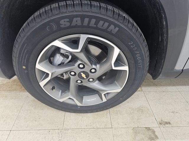 Used 2025 Chevrolet Trax LT w/ LT Convenience Package FWD image 24