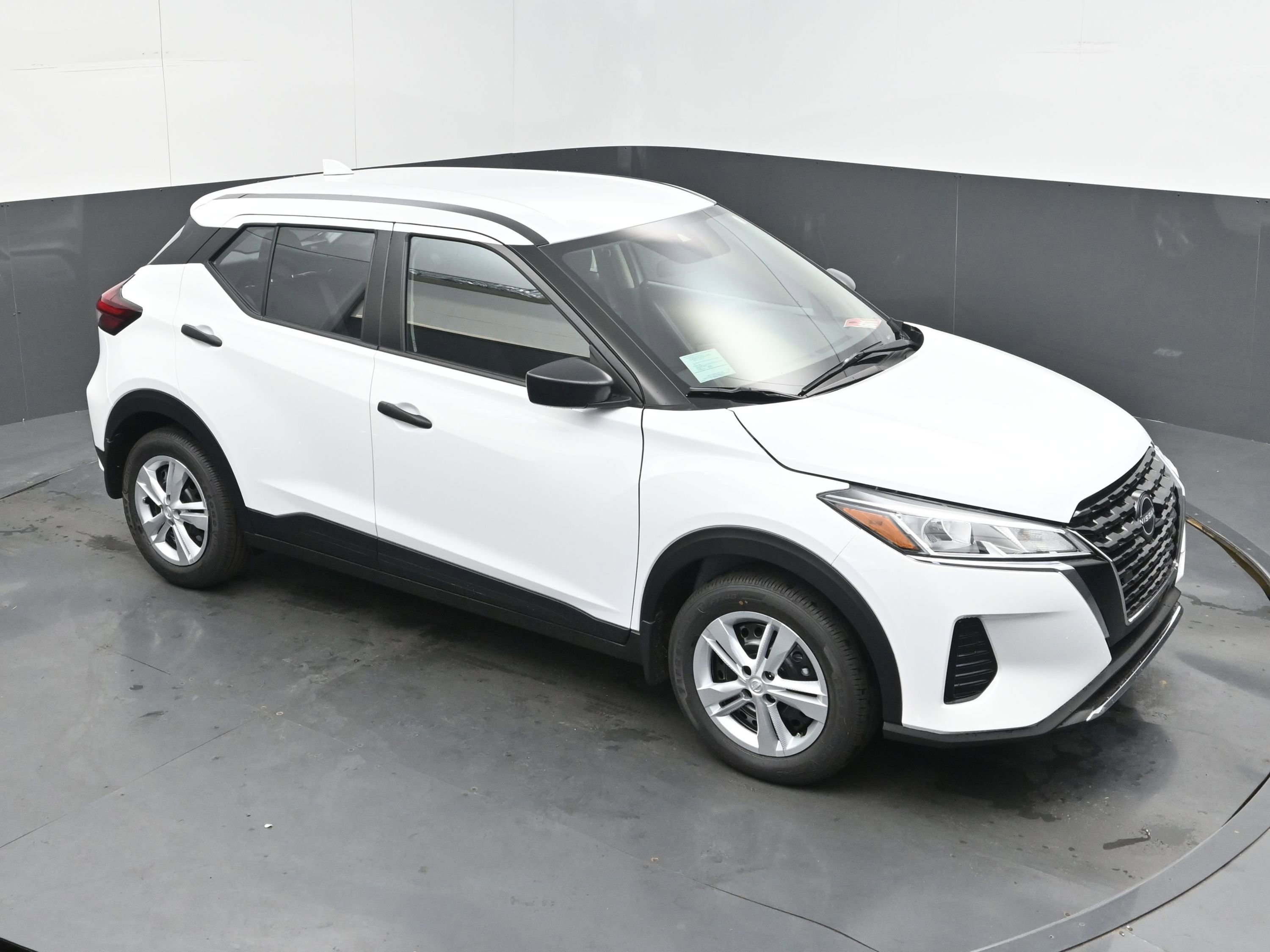 Certified 2025 Nissan Kicks Play S image 30