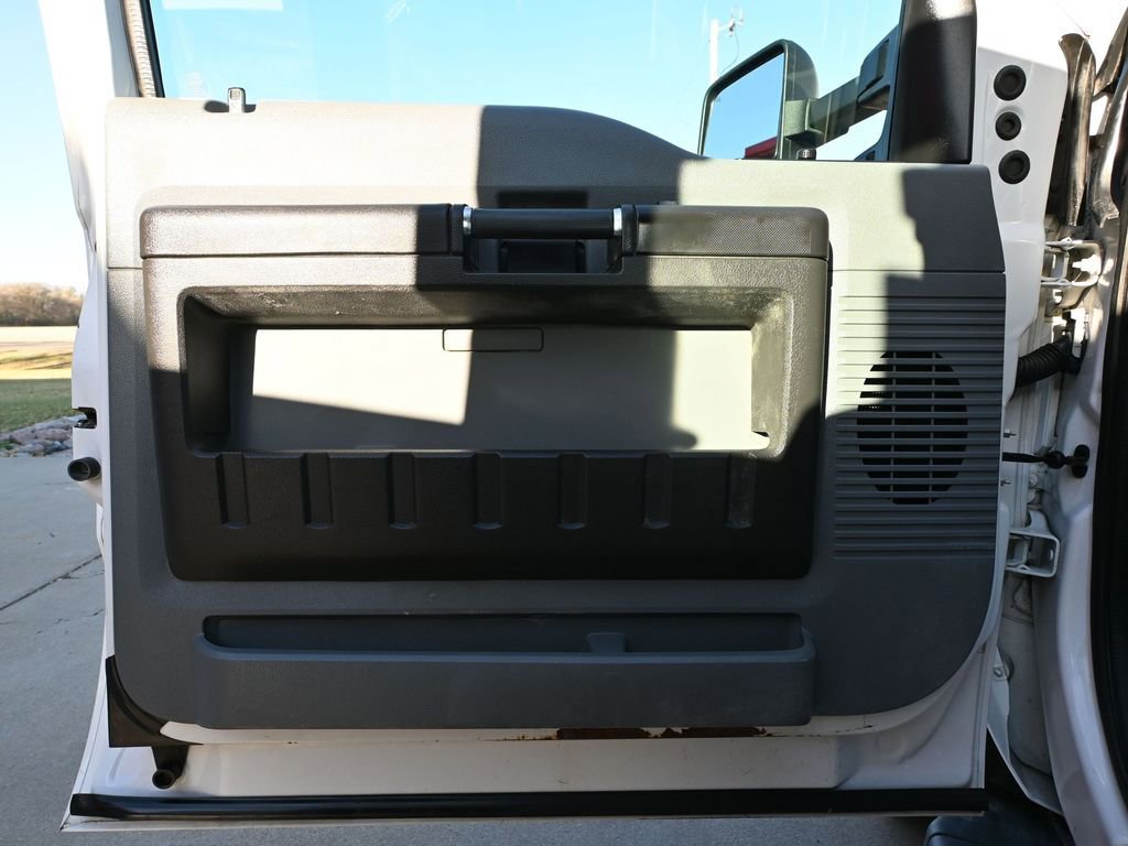 Used 2012 Ford F550 4x4 SuperCab Super Duty w/ Payload Upgrade Pkg image 28