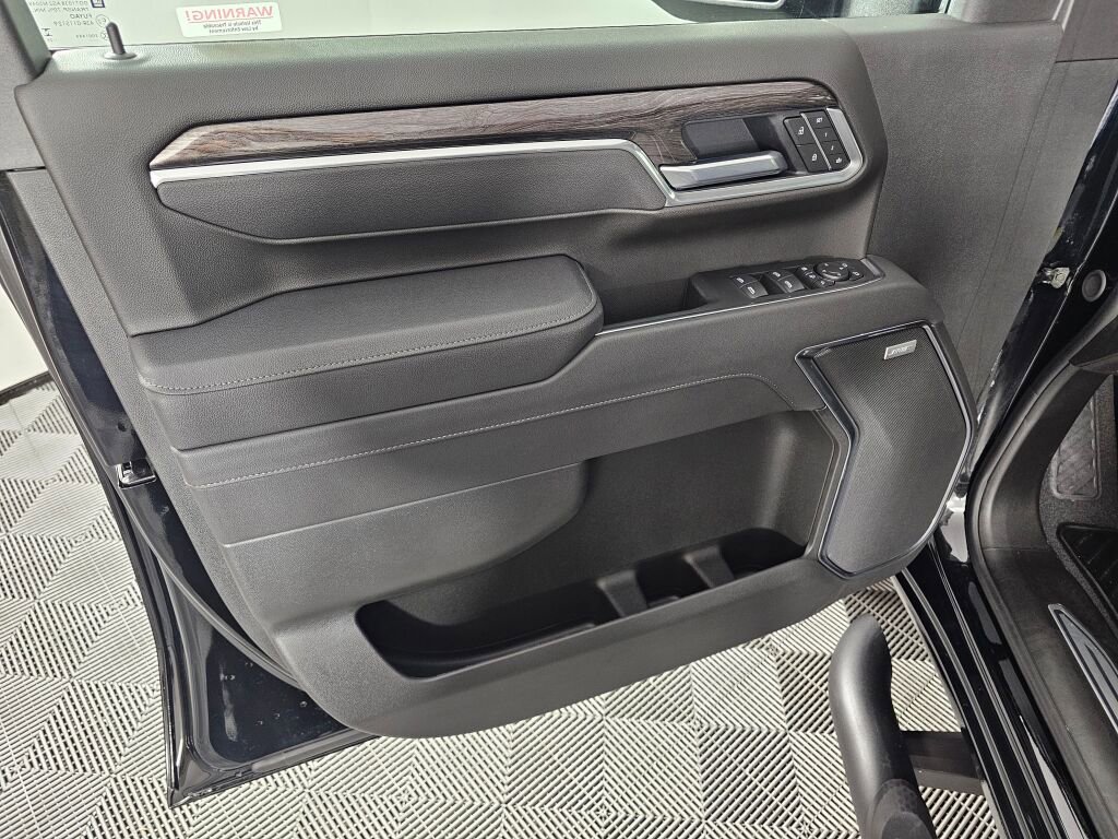 Used 2025 Chevrolet Silverado 3500 LTZ w/ LTZ Plus Package image 16