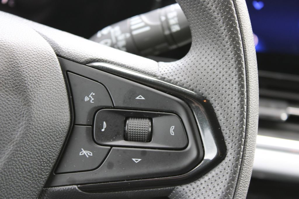 Used 2025 Chevrolet Trax LT image 33